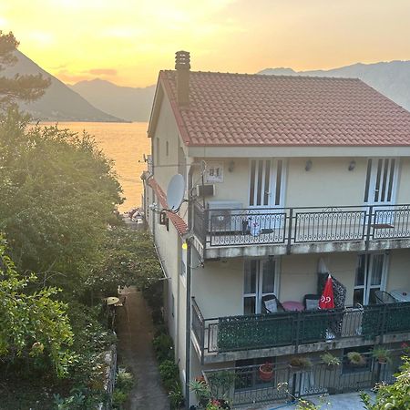 Studio On The Coast, With A View Of The Sunrise,Free We-Fi Котор Екстериор снимка